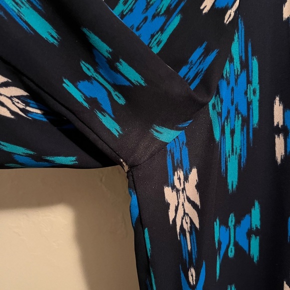 Everly Blue and White Colorful Geometric Patterned Shift Dress Medium 3/4 Sleeve - Picture 9 of 12